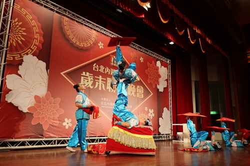 臺灣特技團員足技轉毯