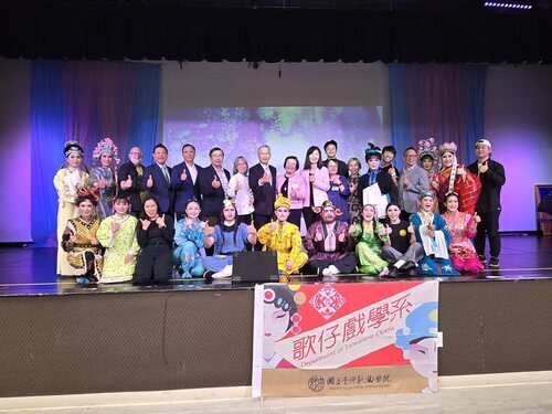 「2025台灣文化節-夜市戲曲」由北加州台灣同鄉聯合會主辦，眾多嘉賓到場觀戲。（記者孫愛薇／攝影）