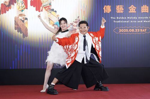 3.許效舜(右)與楊小黎(左)擔任36屆傳藝金曲獎主持人。(圖/記者趙于瑩攝影)