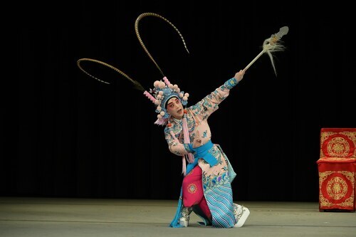 復興京劇團《三國呂奉先》(梳妝擲戟)當家小生趙揚強飾演呂布。