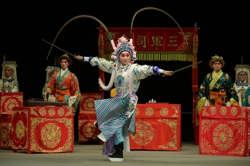 復興京劇團《三國群英會》小生演員王璽傑飾演周瑜。