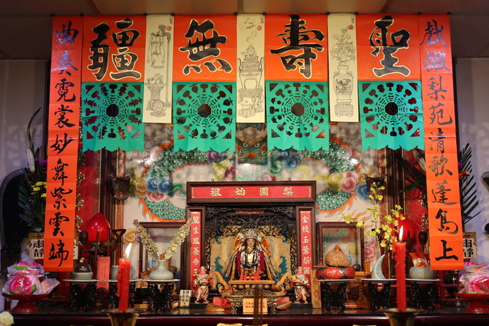 祖師爺換袍禮成恭請升座