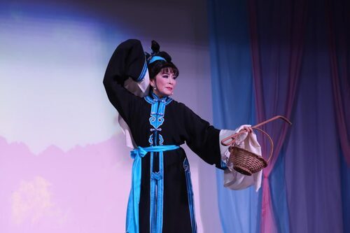 教授邱秋惠在《回窯》中飾演王寶釧。（薛明珠/大紀元）