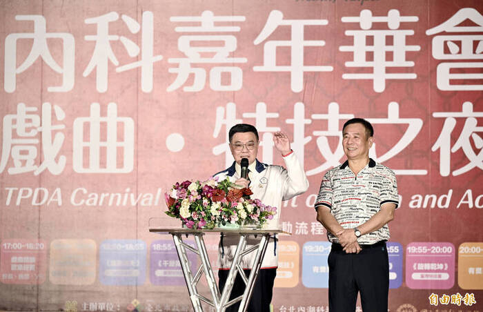 行政院長卓榮泰應邀出席內科嘉年華會戲曲．特技之夜。（記者羅沛德攝）
