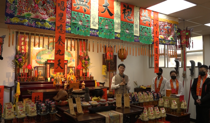 國立臺灣戲曲學院學生在《祖師爺冬季換袍大典》儀式莊嚴隆重