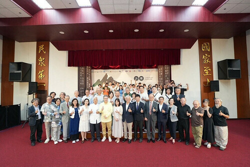 貴賓、評審與選手大合照。   圖：信民協會提供