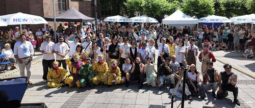 1.雷文布羅伊奇市長Klaus Krützen、駐德國代表處大使謝志偉、駐法蘭克福辦事處處長羅美舜、凌華教育基金會董事長倪寒芬、文化結協會會長陳黎黎及市議員和劇藝無限成員們合影