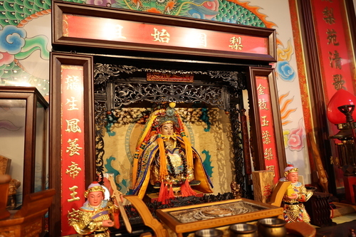 換上蟒袍與王帽後的祖師爺