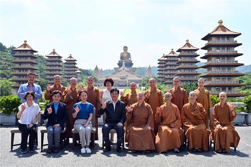 佛光山佛陀紀念館與臺灣戲曲學院，7月4日於佛館簽署MOU，於會後合影。人間福報記者李明怡攝