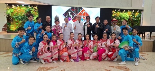 臺灣特技團團長王動員、臺北榮民總醫院副院長李偉強、臺北榮民總醫院院長陳威明、何歡劇團團長何懷安、國立臺灣戲曲學院校長李揚、京劇學系主任張宇喬、臺灣特技團演出組組