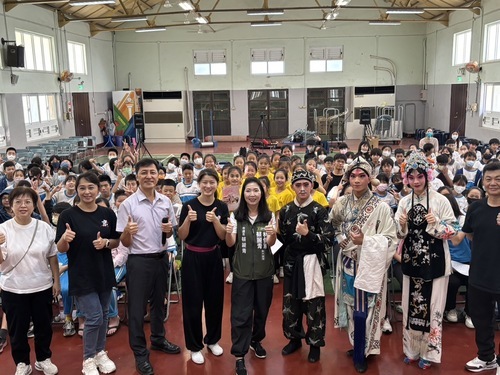台南市政府力邀 國立台灣戲曲學院至台南各校巡迴演出。(記者黃雋淮 翻攝)