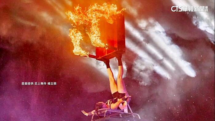 足上舞伶楊立微以火舞在英國達人秀一戰成名！