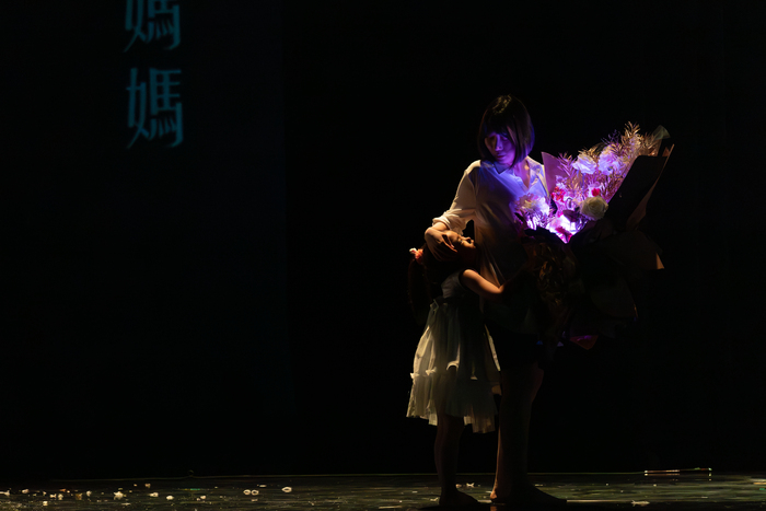 臺灣特技團《人身 人聲 人生》『女人花』橋段演出，深刻描繪了歷經家暴摧殘的女性內心的痛苦與掙扎，讓觀眾感受到無比震撼與同情。