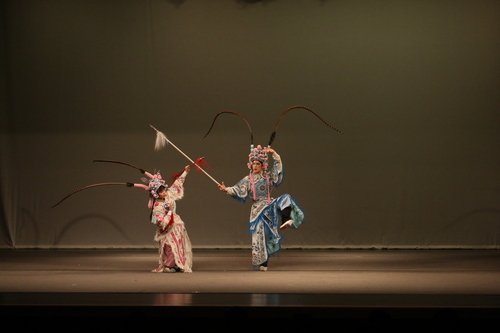 馬來西亞沙巴亞庇建國中學師生觀賞歌仔戲學系國中部實習演出