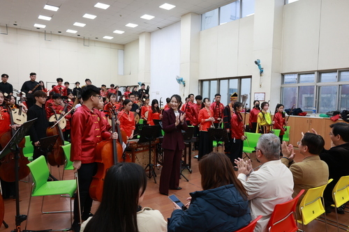 兩校學生合奏樂曲進行音樂交流1