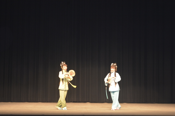 國立臺灣戲曲學院客家戲學系學生演出客家戲《扛茶》
