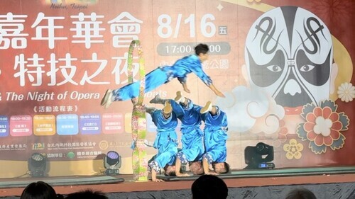 「內科嘉年華會·戲曲特技之夜」昨晚登場，多項精彩表演引人叫好。（圖／主辦單位提供）