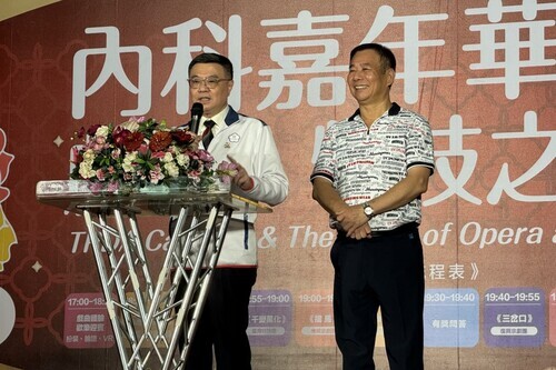 行政院長卓榮泰（左），與內科協會理事長廖全平。（圖／主辦單位提供）