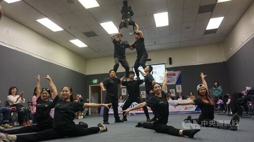 為了慶祝雙十國慶，國立台灣戲曲學院的台灣特技團，巡迴北美10大城演出「咱的故鄉，咱的愛」。中央社記者林宏翰洛杉磯攝 113年9月18日