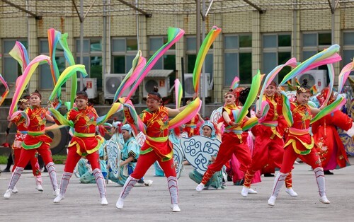 520就職典禮彩排，國立臺灣戲曲學院、臺灣特技團、九天民俗技藝團一同獻上「祈求吉慶 歡喜台灣」表演。廖瑞祥攝
