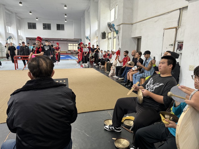 巴西寇克舞團觀賞京劇學系國中部學生《泗州城》劇目彩排表演5