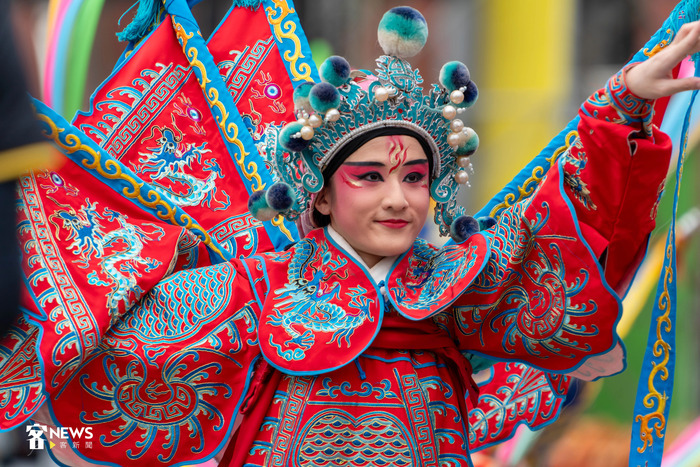 《祈求吉慶 歡喜台灣》，由國立臺灣戲曲學院、臺灣特技團、九天民俗技藝團帶來精彩表演。范修語攝