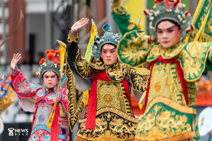 《祈求吉慶 歡喜台灣》，由國立臺灣戲曲學院、臺灣特技團、九天民俗技藝團帶來精彩表演。范修語攝