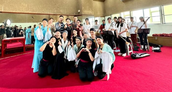 歌仔戲國寶楊麗花與國立臺灣戲曲學院老師江品儀、古翊汎、莊步超、石若妤及學生合影_0-768x410