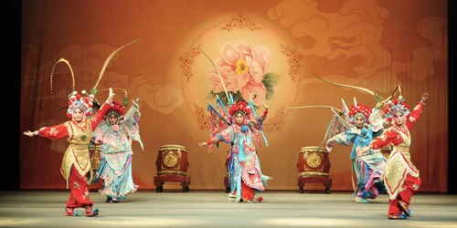 國立臺灣戲曲學院今天舉辦創校67週年校慶，開幕典禮則由復興京劇團帶來《擂鼓震天鬧天龍》。圖／臺灣戲曲學院提供