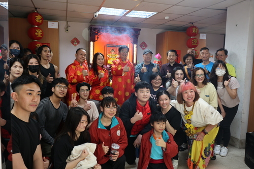 國立臺灣戲曲學院為戲曲祖師爺唐明皇穿新衣慶生祝壽。(圖/國立臺灣學院提供)