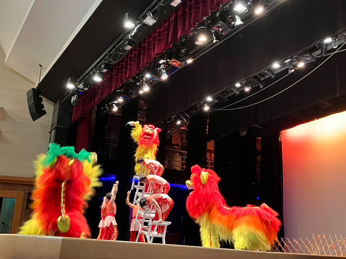 小獅子採青