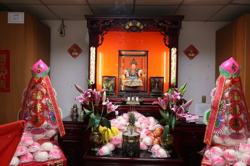 祖師爺誕辰，梨園子弟敬奉壽桃，恭祝梨園祖師爺聖誕千秋