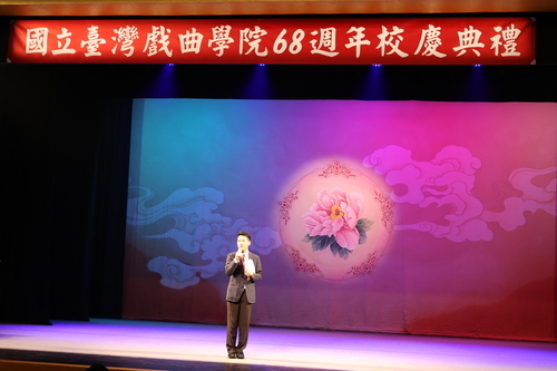 總統府何志偉副秘書長上台致詞。