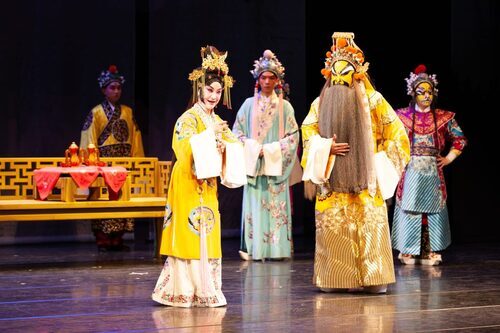 3-王瓊玲老師為本校改編的戲曲表演:二子乘舟。(國立臺灣戲曲學院提供)