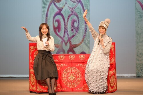 「雅音小集」創辦人郭小莊（右）回母校分享創新之路的甘苦。（戲曲學院提供／李怡芸台北傳真）