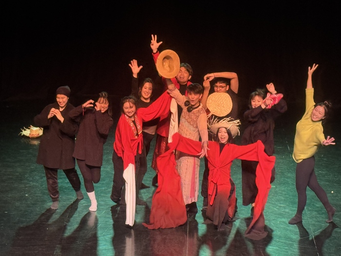 本校十位同學以各自專長的表演片段融合而成的創意展演